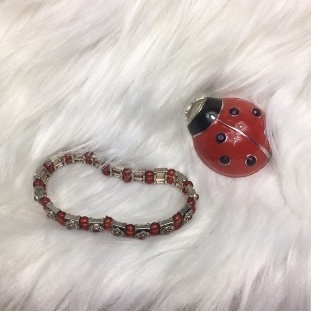 Glass bead, 7 1/2” stretchy bracelet, EUC.